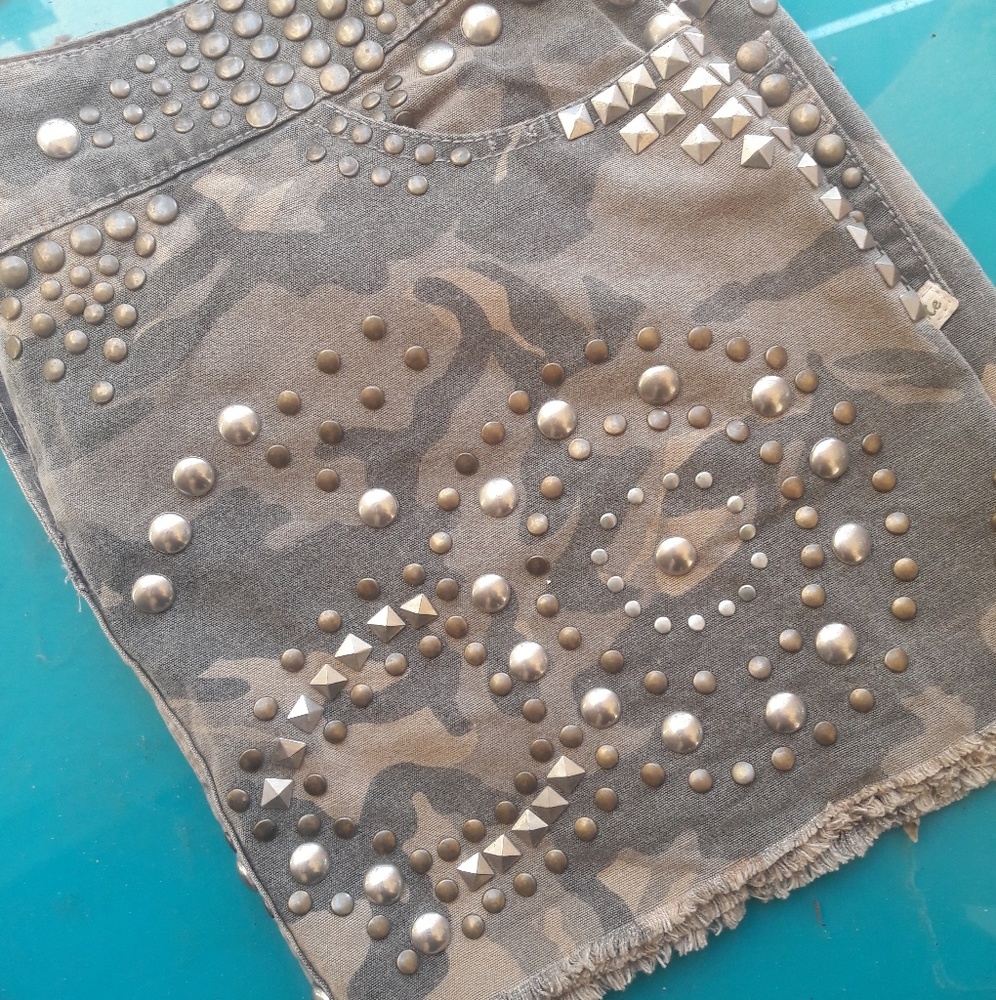 Camouflage Studded with gromets and studs - Picture 2 of 4